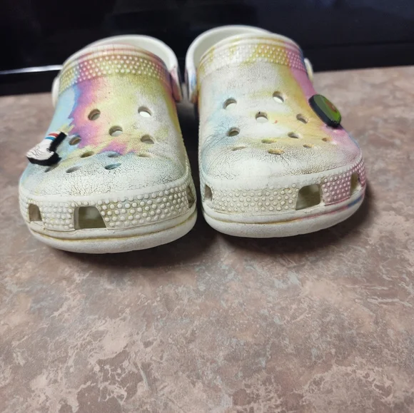 CROCS White Slippers with Classic Comfort Design - Picture 7 of 8